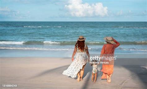 Brazilian Beach Girls Stockfotos En Beelden Getty Images