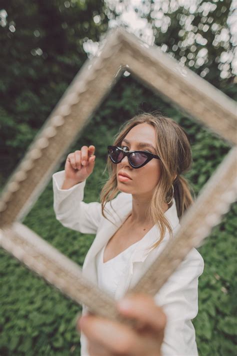 Check spelling or type a new query. 16 Easy Indoor Photoshoot Ideas! - Madcrayy in 2020 ...