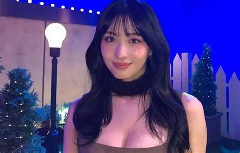 twice momo s revealing outfit becomes a hot topic allkpop