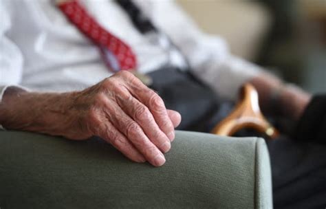people in most deprived areas 24 more likely to die alone research
