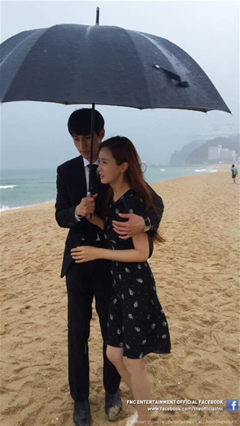 Lee da hae shared her thoughts about her successful promotions in china and her physical appearance. Lee Dong Wook Shows His Manners by Sharing an Umbrella ...