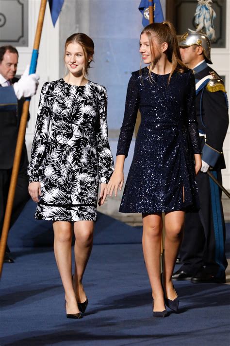 Photo Le Roi Felipe VI La Reine Letizia Les Princesse Leonor Et