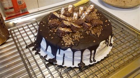 Aufgrund der aktuell hohen paketmengen, kommt es leider zu leichten verzögerungen. Kinder Maxi King Torte von Malvitia | Chefkoch | Rezept ...