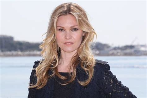Julia Stiles Shares First Photo Of Son Strummer One Month After Birth Ibtimes
