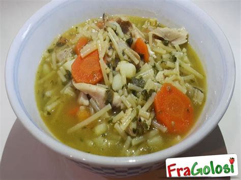 La prossima volta che prepari il pollo arrosto, non gettarne le ossa. Pastina in Brodo di Pollo: Ricetta di | Brodo di pollo ...