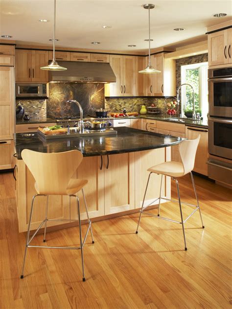 Sophisticated yet simple, maple cabinets are the perfect choice for any kitchen. Maple Cabinets With Oak Floors | Houzz