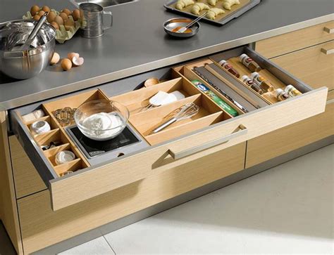 The cabinets should be stable with a quality locking system to prevent the trailer or drawer from moving especially when the cabinet or the home is being moved. How To Organize Drawers For Every Room of the House!
