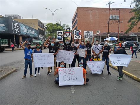 Jóvenes Opositores De Maturín Realizaron Pancartazo En Apoyo A Cuba