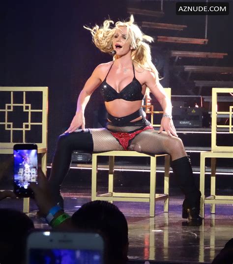 Britney Spears Sexy In Her Show Piece Of Me At Planet Hollywood In