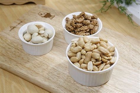 7 Best Low-Carb Nuts for Keto Diet | 1mhealthtips.com