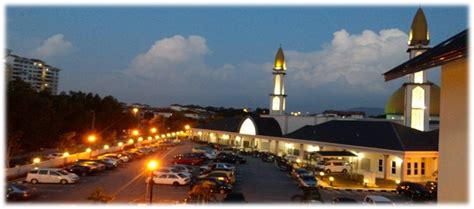 Bandar seri putra camii kadın müslümanlar için ayrılmış olan üst katlarda müslüman namaz alanı yaklaşık 900 tapanların ve 800 kişinin kalabileceği klimalı dua salonu sağlar. Masjid Bandar Seri Putra - Masjid Kita