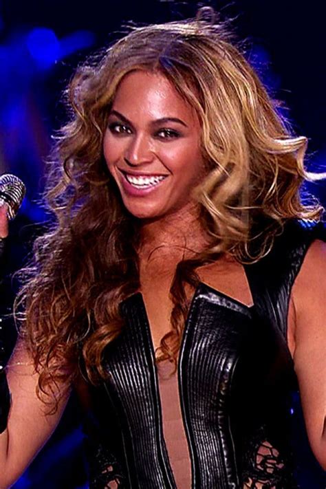 22 Stages Girls Go Through At A Beyoncé Concert