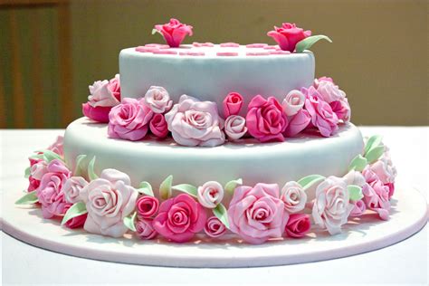 Happy Birthday Roses Cake