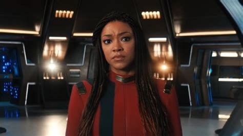 ‘discoverys Sonequa Martin Green On How Michael Burnham Is Like Other