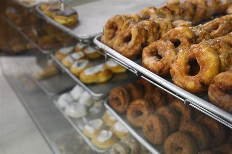 Lindstrom Bakery With Minnesotas Best Doughnuts Has New Owners With