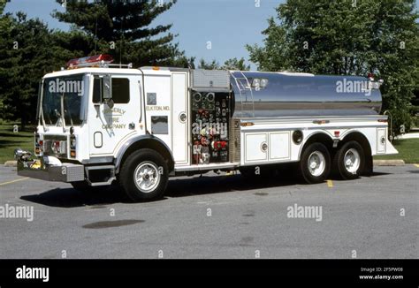 Mack Mb Model Tanker Hi Res Stock Photography And Images Alamy