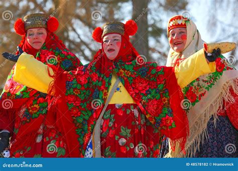 Les Vacances Nationales Russes Traditionnelles Consacrées à Larrêt De Lhiver Maslenitsa
