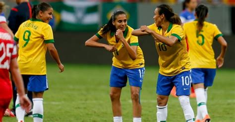 Jun 18, 2021 · considerada a melhor jogadora de futebol da história, com seis bolas de ouro, a brasileira marta ainda se emociona com suas conquistas. Maior jogadora da história do futebol feminino, Marta ...