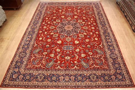 Ich, reza markazi, biete ihnen ein großes angebot an interessanten antiquitäten und raritäten an. Persische Teppiche - Arhouou