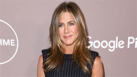 jennifer aniston doesn t know why she joined instagram