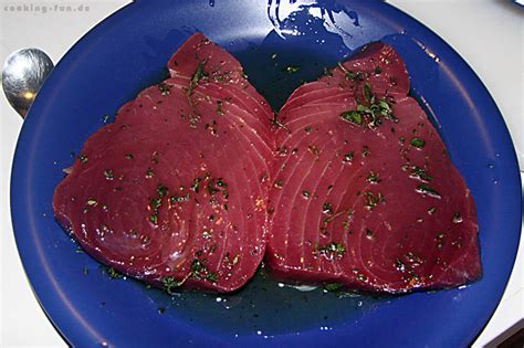 Thunfischsteaks beispielsweise sind meist schnell zubereitet und schmecken sehr gut. Thunfischsteak - Basisrezept - Cooking-Fun