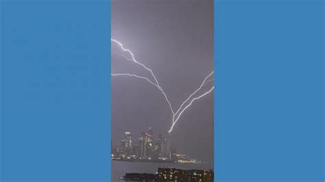 Video Thunderstorms Light Up New York Citys Skyline Abc News
