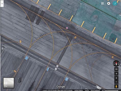 runways - SFO Taxiway Marking Meanings - Aviation Stack Exchange