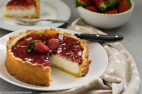 Una base di pasta frolla farcita con delicata crema alla ricotta come fare la crostata ricotta e marmellata. Crostata di ricotta e marmellata di fragole - le ricette ...