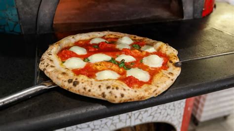 Pizza Napolitana Aprenda Como Fazer A Receita Tradicional Da Itália