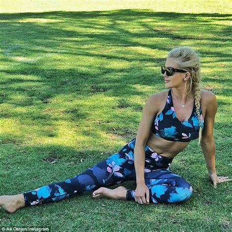 Bachelor In Paradise Star Ali Oetjen Flaunts Physique During Yoga Daily Mail Online