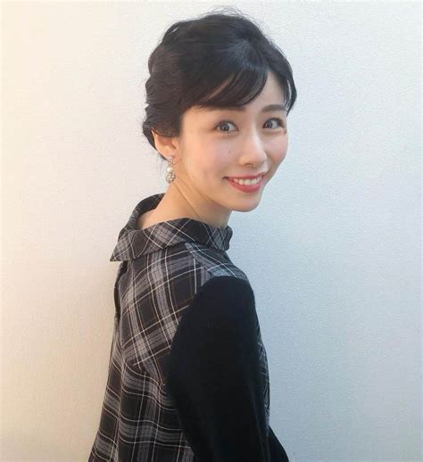 伊藤京子さんのインスタグラム写真 伊藤京子instagram 「 編み込みアップな髪型でした☺️💕 振り返って髪型も写すつもりが、、 振り返りすぎました🥲 衣装は lagente さん