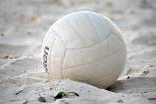 Bekijk meer ideeën over beachvolleybal, volleybal, volleybal training. Volleyball in the Sand image - Free stock photo - Public ...