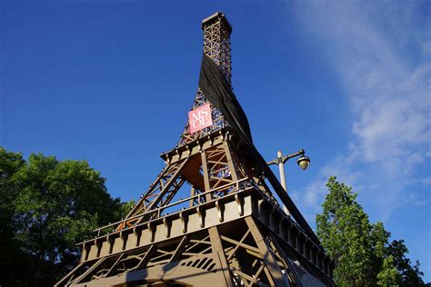 Lights go dark at Bastille Days in remembrance of Nice tragedy