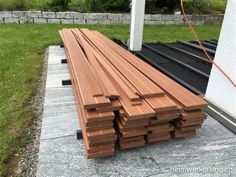 Die verlegeleiste steht rund 10 mm von der wand zurück, um nicht die wand zu berühren. WPC Terrasse selber verlegen - Heimwerkerking in 2021 | Holzboden terrasse, Holzdielen terrasse ...