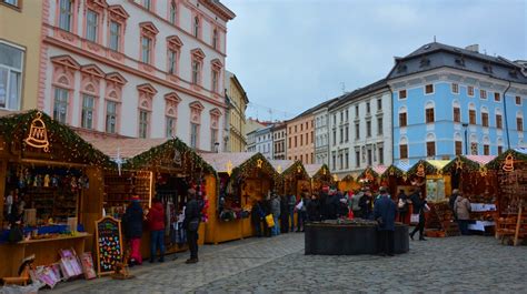 Tjeckien är en parlamentarisk demokrati. Julmarknad i Tjeckien - Olomouc | FREEDOMtravel