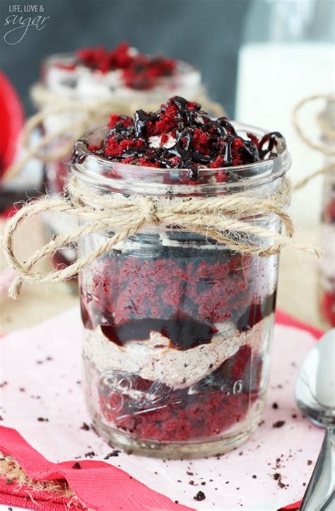 This is why the dessert they make has nothing to do with winter. Red Velvet Oreo Trifles in a jar - Life Love and Sugar