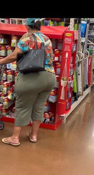 curator for pawg mature milfs gilfs candids on tumblr