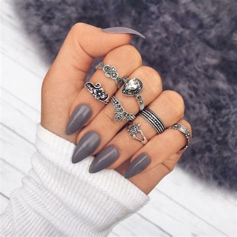 Web dedicada al nail art web dedicada al nail art, el arte de pintar y decorar las uñas. 10 Colores de esmalte que tienes que conseguir si eres morenita