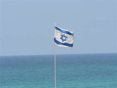 לייזר ברוק סופר בשירה נמואל וחיים ישראל בדואט חדש: דגל - ויקימילון