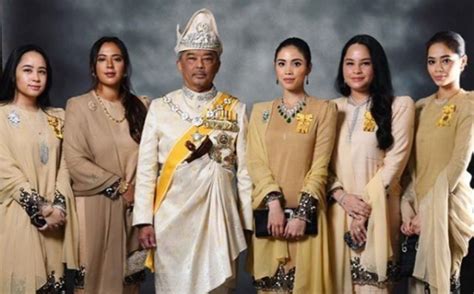 Astro awani membawakan istiadat pertabalan sultan kedah ke 29 dari istana anak bukit. Cantik & Bijak, Kenali Puteri-Puteri Raja Pahang | Artikel ...