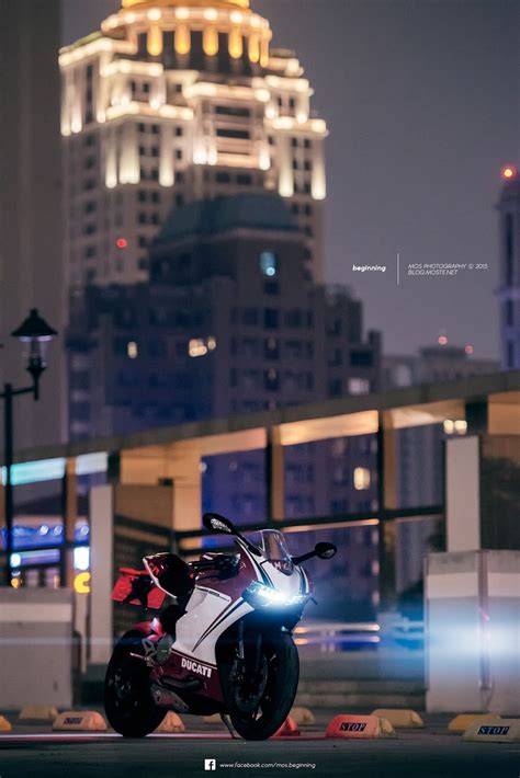 The presentation made by ducati ceo, claudio domenicali, represents a preview of the italian manufacturer's 2014 model range. DUCATI 899 Panigale Tricolore 寫真 by Mos Lin