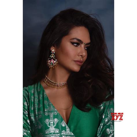 Actress Esha Gupta Traditional Stills Social News Xyz