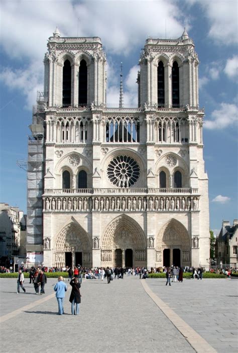 Catedrala Notre Dame Paris Turist In Europa