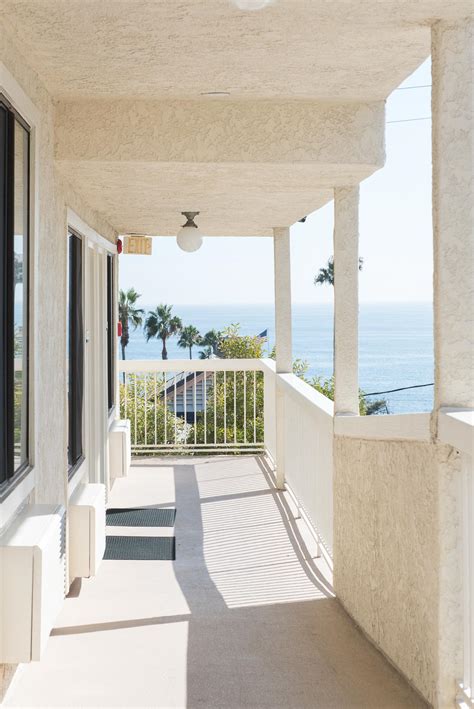 Laguna Beach House Second Floor Between Beds