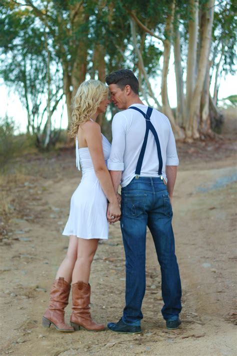Pin By Alicia Visser On Country Style Couple Shoot Country Couples