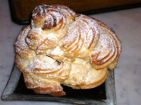 Si tratta di un dolce esclusivamente sciclitano, un enorme bignè il cui nome simboleggia il trofeo dei vinti. Zeppole di San Giuseppe al forno o testa di turco ...