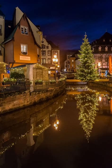 Stadt an der saar, umgeben von weinbergen des saarrieslings, einer der schönsten wasserfälle europas, mittelalterliche burg www.saarburg.de/gestalten. Christkindlmarkt Saarburg 2018 - Saarburger Gewerbeverband ...