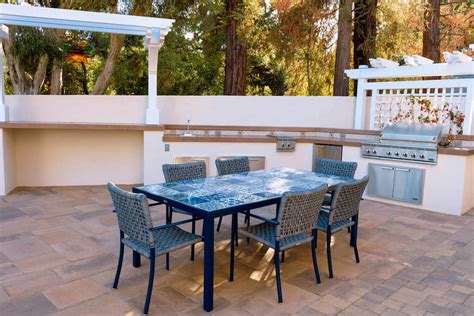 The app cost is going to depend on what you're trying to accomplish. How Much Does an Outdoor Kitchen Cost in Los Angeles?