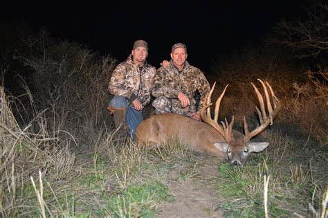 Trophy Whitetail Hunts George West Tx Big Typical Native Deer Texas