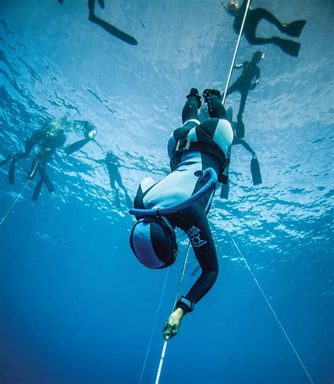 On the surface, snorkeling and freediving appear similar: Breathless: Freediving in Florida | Flamingo Magazine
